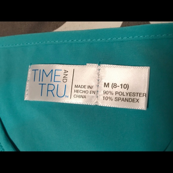 Time & Tru Flowy Tank Top - Picture 3 of 3